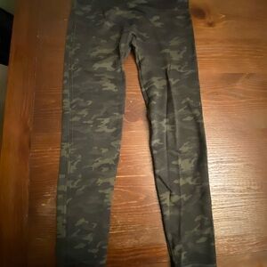 SPANX Women's Camouflage Leggings - large Olive and light green
